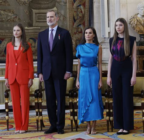 Queen Letizia Dazzles In Maksu Separates At Th Anniversary