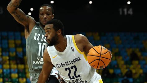 Basquetebol Petro De Luanda No Lugar Na Bal