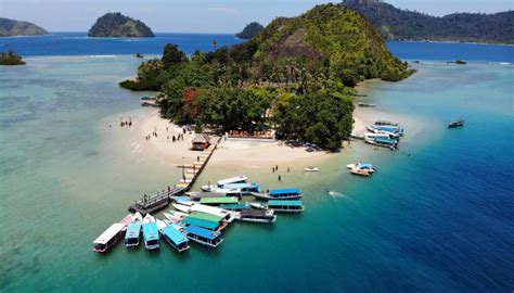 Pulau Setan Di Kawasan Mandeh Ikon Wisata Di Pesisir Selatan Sumbar