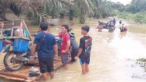 Banjir Longsor Terjang Landak Kalbar Bnpb Rumah Warga Terdampak