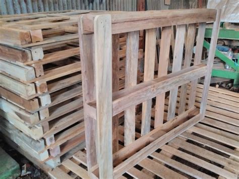 Palet Kayu Mahoni
