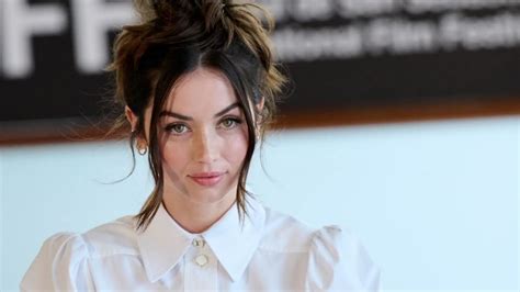 Ana De Armas Sorprende A Todos Al Abrir El A O Con Una Selfie Sin