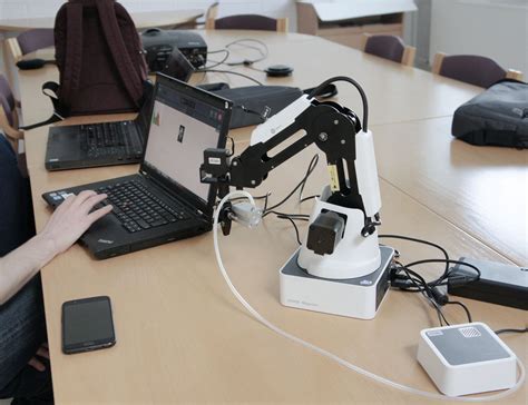Jos opiskelija ei pääse robotiikan luokse, opetusrobotiikka tulee ...