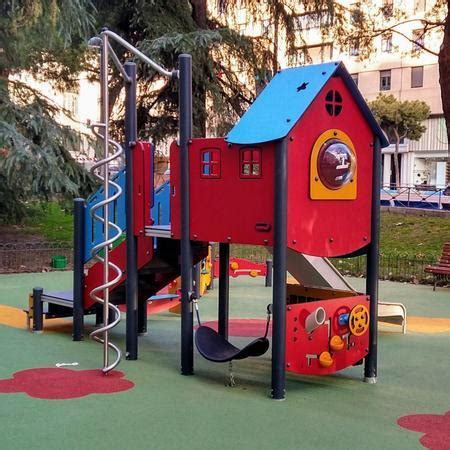 Galería Chamberí estrena los parques infantiles votados en sus