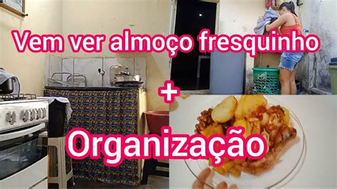 fiz frango assado batatas lavei roupas organização da cozinha