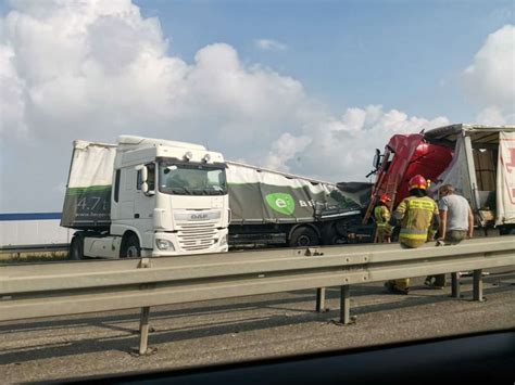 Zderzenie trzech Tir ów na A4 ZABRZE112 pl