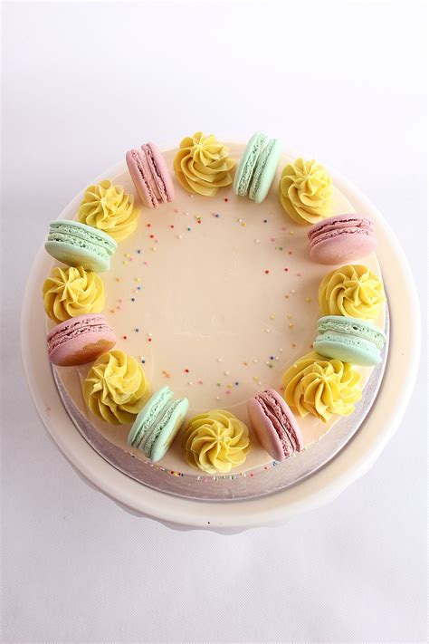 56 Macaroon Cake Ideas