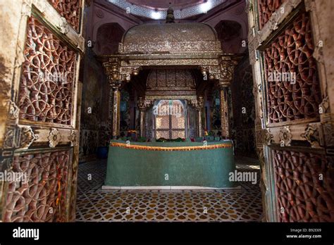 Inside Sheikh Salim Chishti Tomb Inside The Friday Mosque In Fatehpur