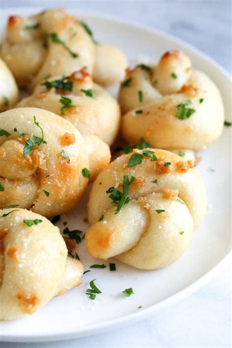 Easy Garlic Knots With Crescent Rolls Itallian Seasoning Wright Whoodger