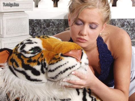 Sexy Blonde Babe Posing With Her Stuffed Toy Porn Pictures XXX Photos Sex Images 3156817 PICTOA