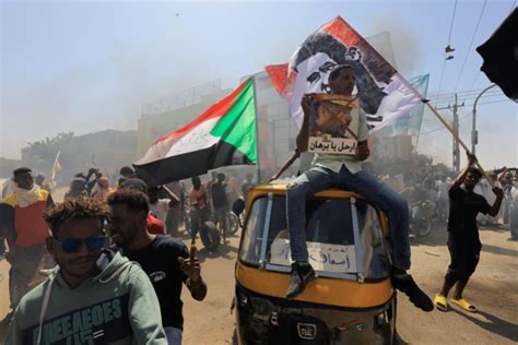 Sudan protesters rally, defying a year of post-coup crackdowns | News ...