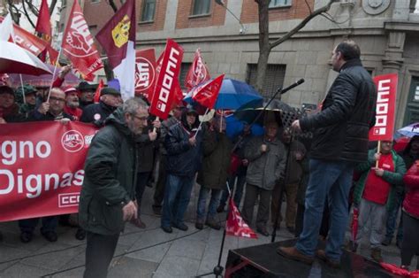 Reivindicando Bajo La Lluvia Coordinadora En Defensa De Las Pensiones