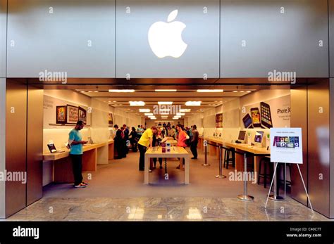 Apple store big tech Fotos und Bildmaterial in hoher Auflösung Alamy