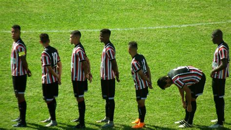 Divis O Paulista Enfrenta Guarulhos Para Disparar Na Lideran A Do