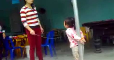 Tranh C I Gay G T Vi C Tr I Con V O C T D Y B O B Ng Roi