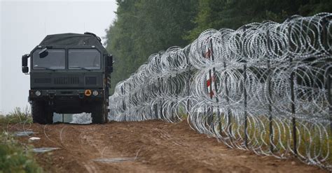 Migranci zostali uratowani z bagna na granicy polsko białoruskiej