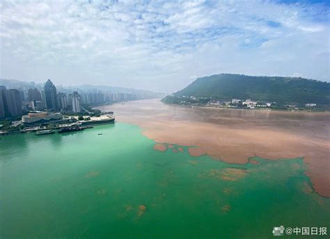 洪峰过境 重庆涪陵两江交汇现鸳鸯锅景观 搜狐大视野 搜狐新闻