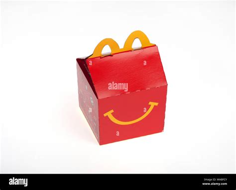 Mcdonalds Happy Meal Packaging Fotos Und Bildmaterial In Hoher