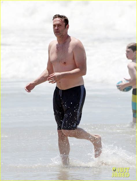 Vince Vaughn Hits The Beach And Goes Shirtless Photo 3425661 Shirtless Vince Vaughn Pictures