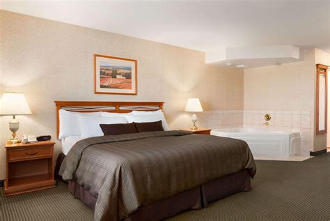 DAYS INN BY WYNDHAM SASKATOON | ⋆⋆ | CANADA | SEASON DEALS FROM $92