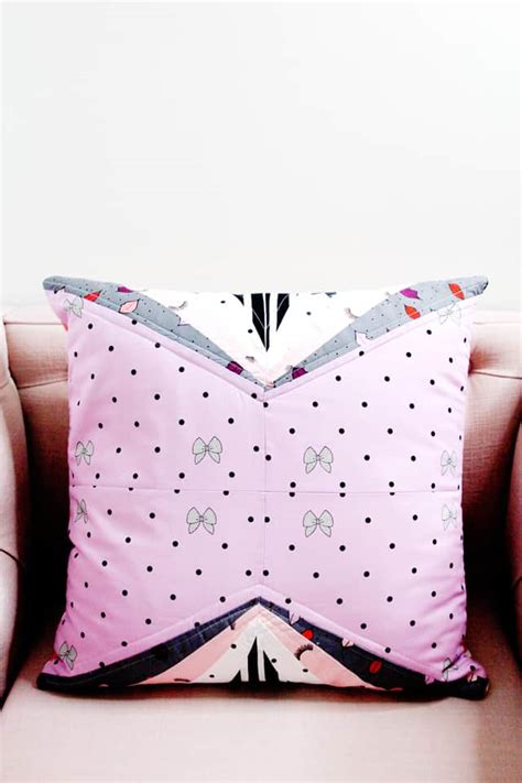 How to Make a Quilted Pillow Cover with the Pixie Dust Block - see kate sew