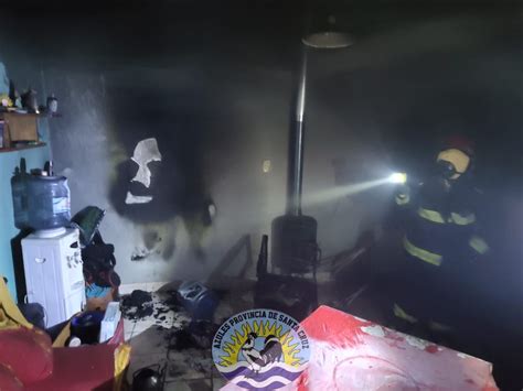 Bomberos De Perito Moreno Apagan Incendio En Vivienda Familiar Portal Azules De La Provincia