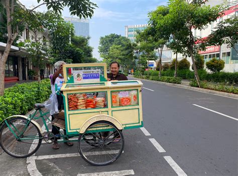 Pedagang Roti Tan Ek Tjoan Tetap Untung Hingga Rp Ribu Meski Ada Dua