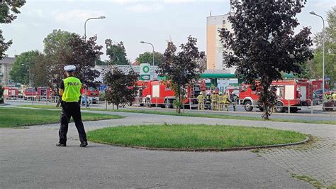 Wyciek gazu na stacji paliw w centrum Radomia Ewakuowana część Galerii