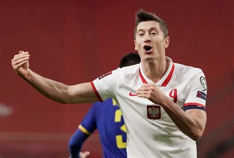 Lewandowski Marca Duas Vezes E Polônia Vence A Primeira Nas