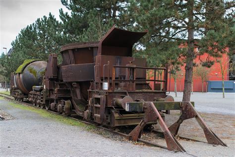 Schlackewagen Vorne Und Torpedopfannenwagen Zum Transport Von