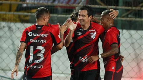 Augusto Mafuz Athletico Um L Der Do Paranaense Sob Censura