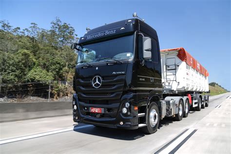 Fenatran Mercedes Benz Lança Linha De Caminhões 2018 Na Fenatran