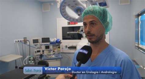 El Dr Víctor Parejo de lHospital Creu Roja explica els avantatges del