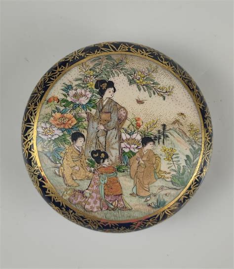 Proantic Japan 19th Small Satsuma Porcelain Box