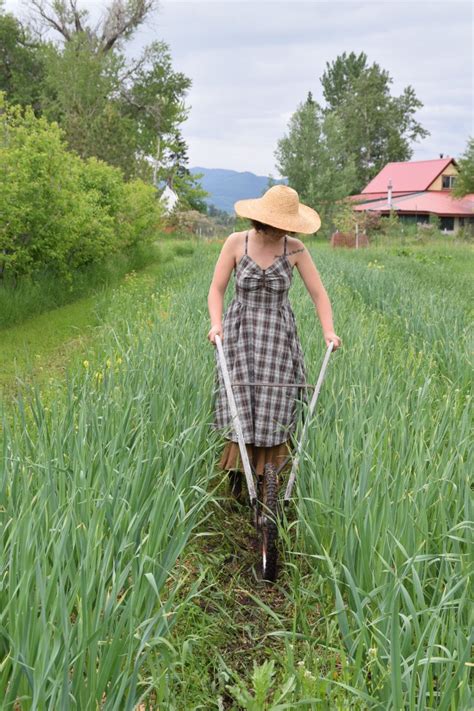 Handmade Clothing To Farm In Farm Fashion Rustic Outfits Gardening