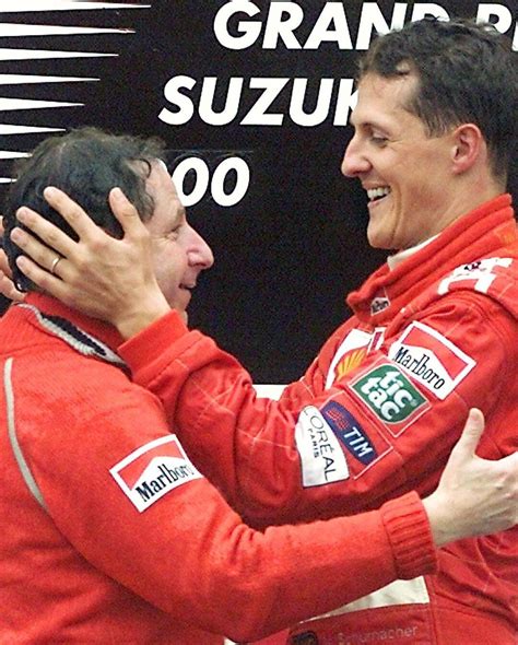 Schumacher vai a casamento da filha e é visto pela 1ª vez em público