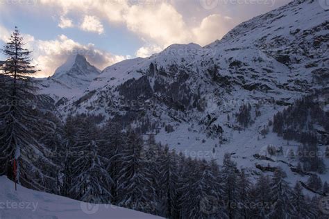 mountain matterhorn zermatt switzerland 10728667 Stock Photo at Vecteezy