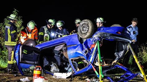 Unfall Auto überschlägt sich Zwei lebensgefährlich Verletzte ZEIT