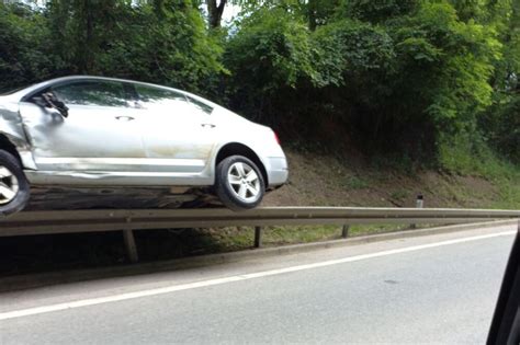 Otkriveno Kako Je Koda Zavr Ila Na Bankini Pored Puta Automobil