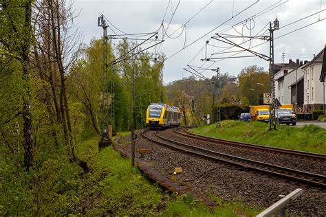 So langsam wird es grün Der VT 254 95 80 0648 154 2 D HEB 95 80