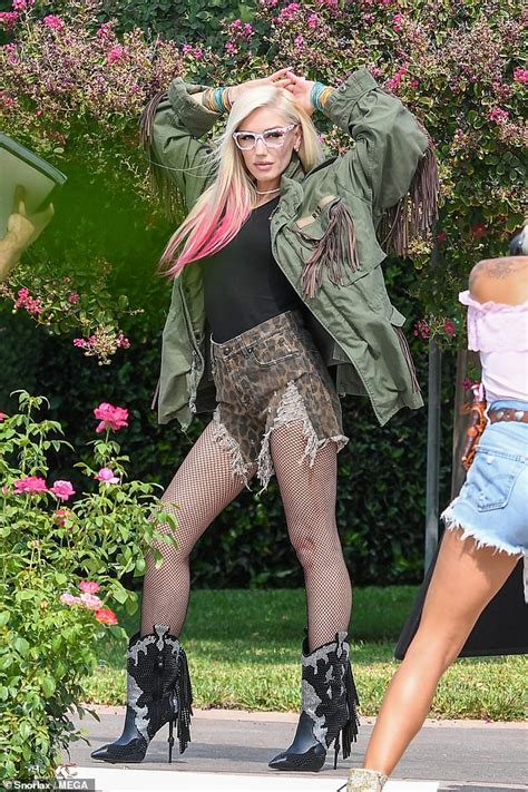 Gwen Stefani Rocks A Leggy Look In Some Daisy Duke Shorts For A Photo Shoot In Calabasas Daily