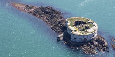 A Creepy Abandoned Island And Fort Could Be Yours For Roughly $500K