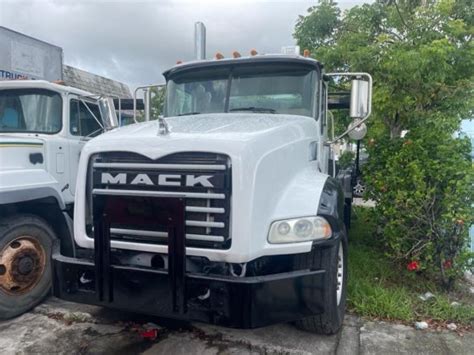 Mack Granite Roll Off Truck In Miami Fl Usa