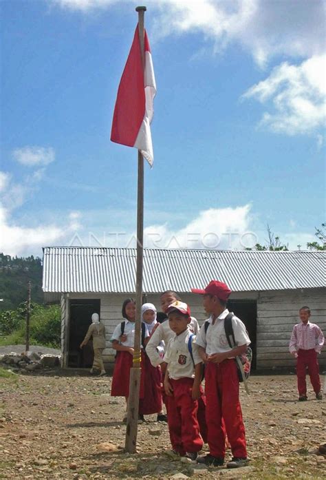 Sekolah Darurat Antara Foto