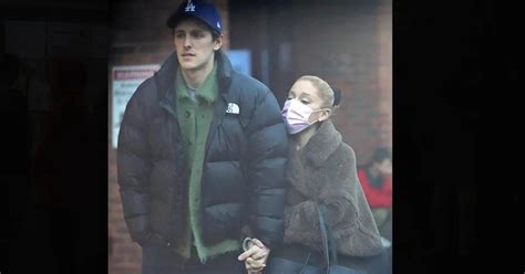 Omg Sie Waren Schlampig Ariana Grande Und Der B Se Co Star