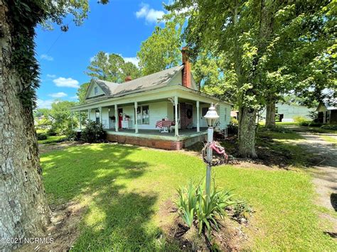 Sold - Under $100K Sunday - c.1928 Fixer Upper Farm House For Sale on 1