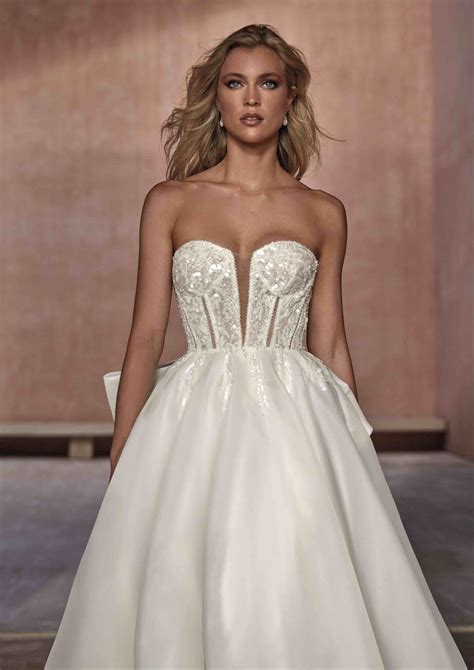 Pronovias 2024 Svelati I Primi Abiti Da Sposa Della Linea The Journey