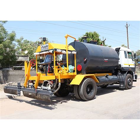 Automatic Bitumen Pressure Distributor Sprayer At 650000 00 INR In