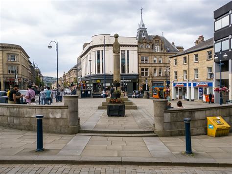 Huddersfield - West Yorkshire, England - Around Guides