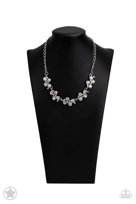 Hollywood Hills White Paparazzi Necklace Jewelryblingthing